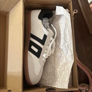 NEW! Back 70 back70 women’s 41 size 9.5-10 cloud sneakers purchased in Italy